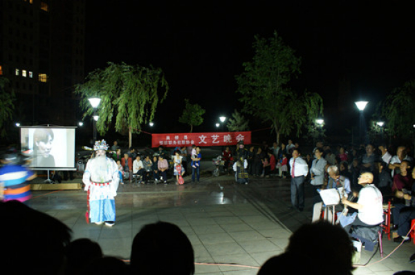 �����ؼ��Ժ�����������硱�����ձ��ݵ�Ⱥ�������������Ļ�